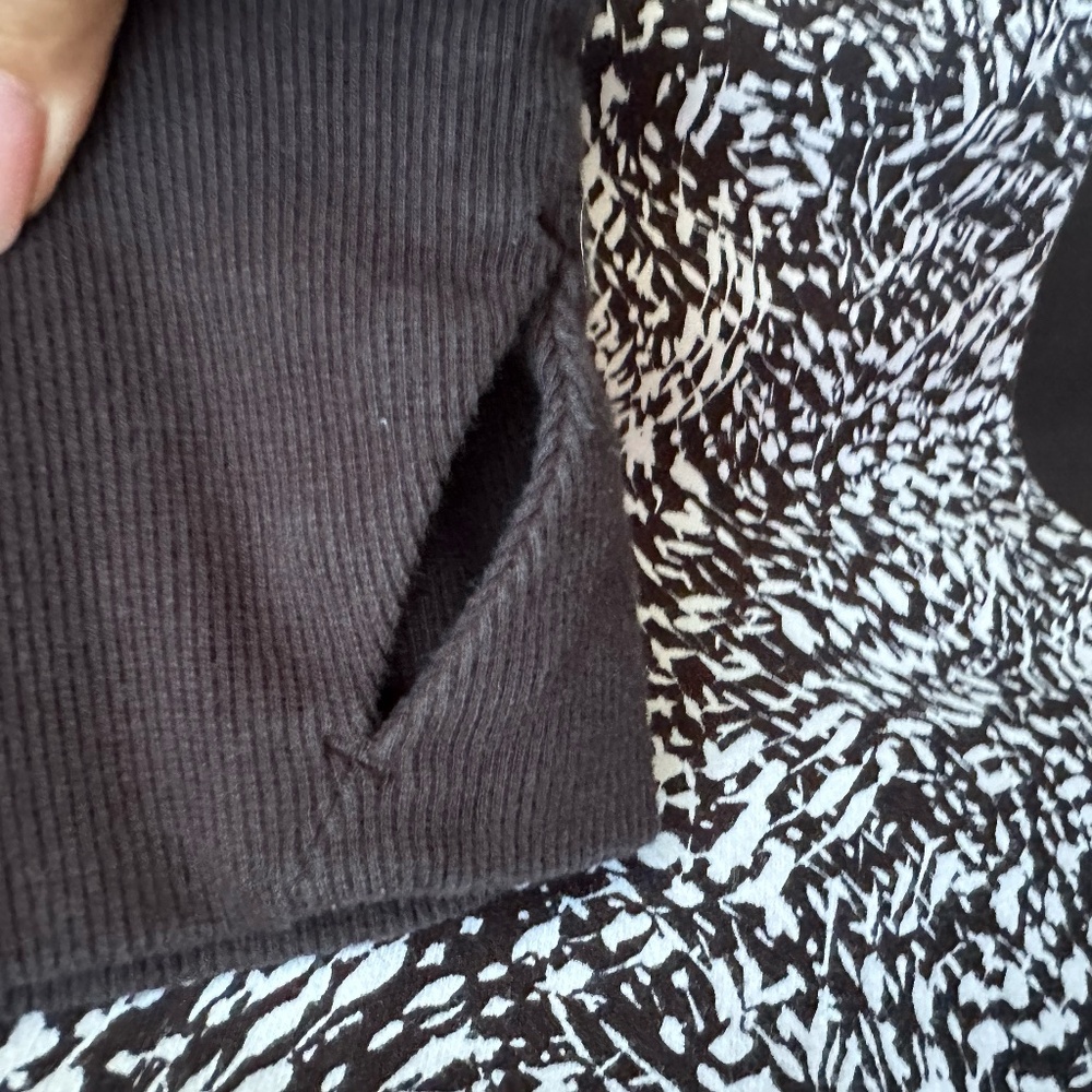 Athleta Triumph Windstorm Black & White Printed Hoodie ~ Large - Picture 5 of 7